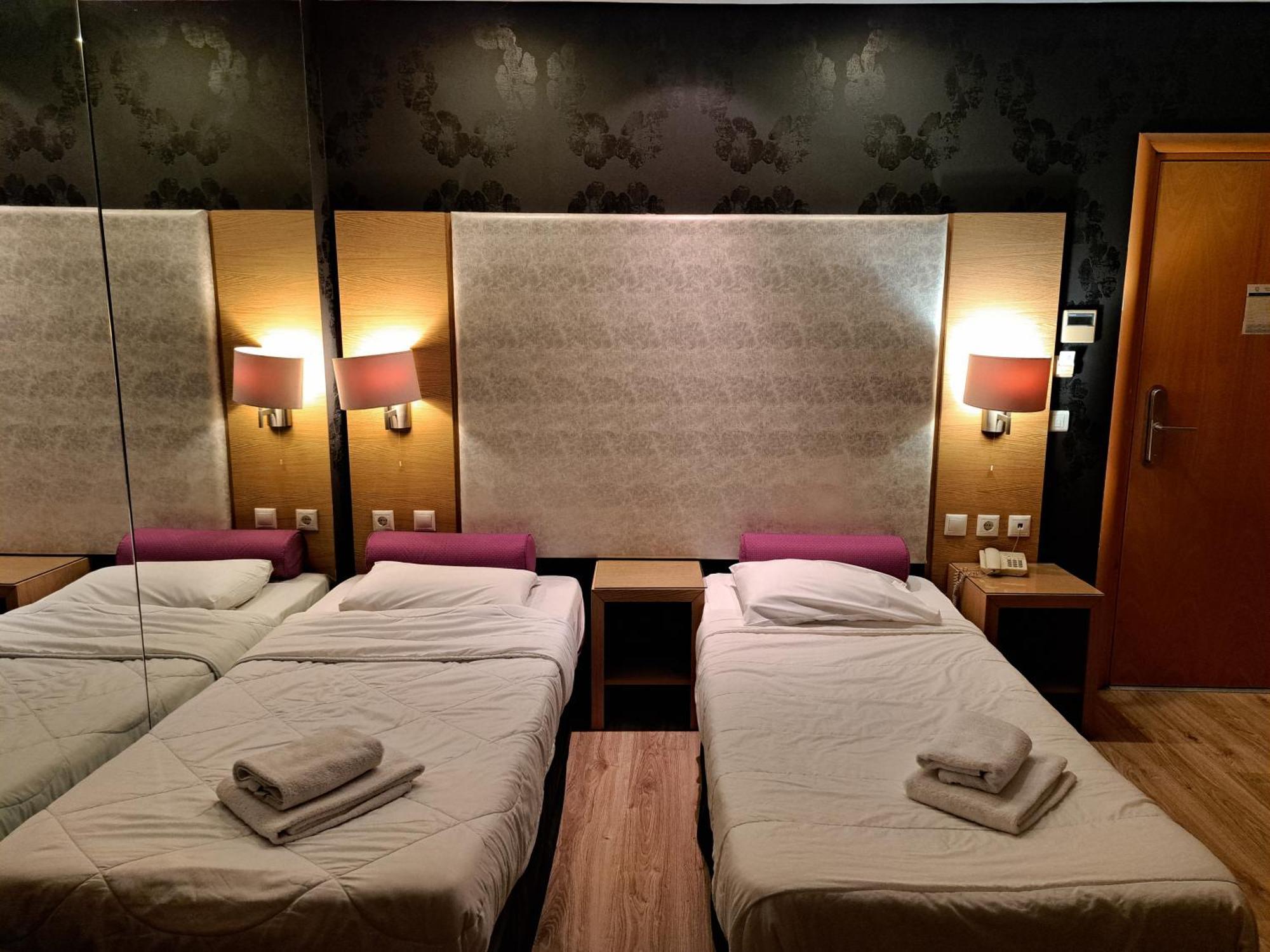เนเฟลิ โฮเต็ล อลิมอส Hotel Alimos ภายนอก รูปภาพ