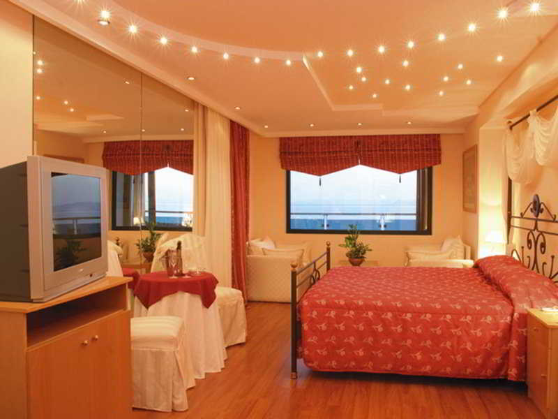 เนเฟลิ โฮเต็ล อลิมอส Hotel Alimos ภายนอก รูปภาพ