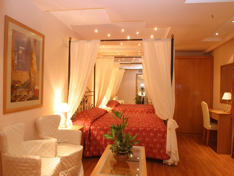 เนเฟลิ โฮเต็ล อลิมอส Hotel Alimos ภายนอก รูปภาพ